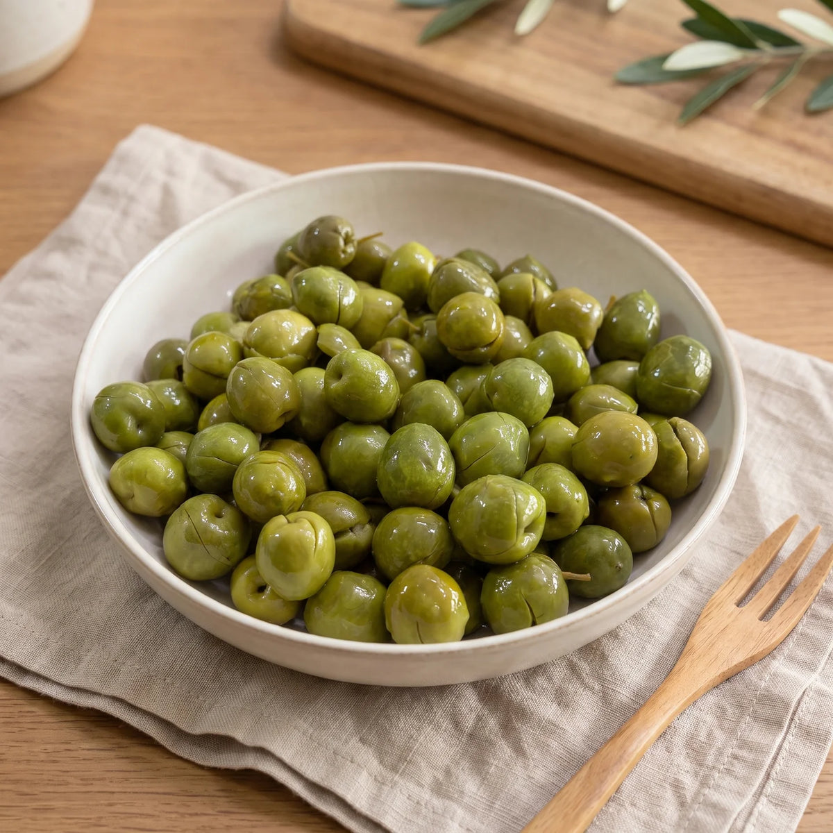İri boy Halhalı taş kırması yeşil zeytin kasede
