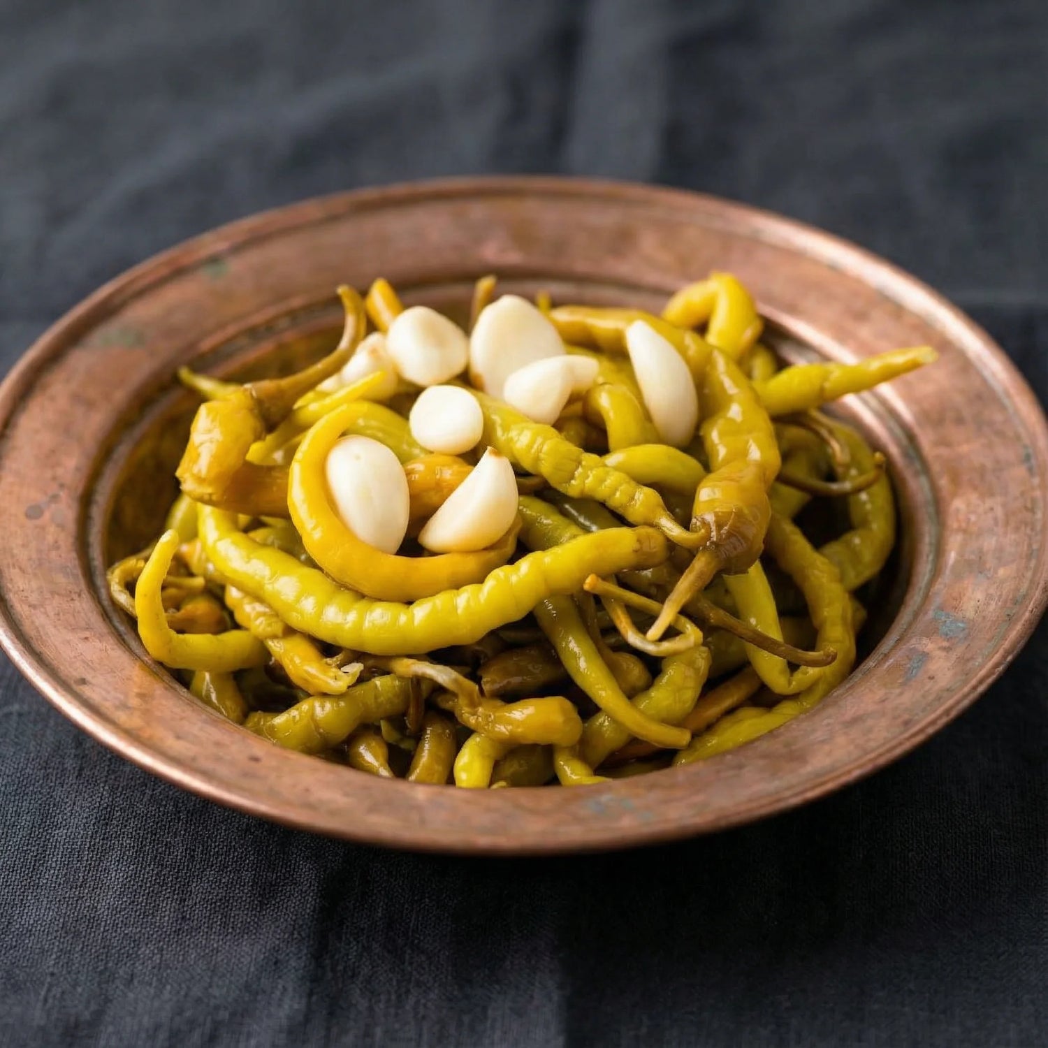 Acı Uzun Sivri Biber Turşusu 1000cc Cam Kavanoz – Gaziantep Usulü, Doğal & Katkısız